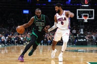 ブラウン（左）とジョージ（右）の衝撃トレードが成立した。(C)Getty Images