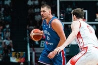 セルビア代表の大黒柱として躍動したヨキッチ。スイスに勝利し、次戦はホームでボスニア・ヘルツェゴビナと対戦する。(C)FIBA