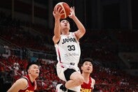 途中出場で巧みにゲームをコントロールした佐々木。日本がアウェーで中国に完勝した。(C)FIBA