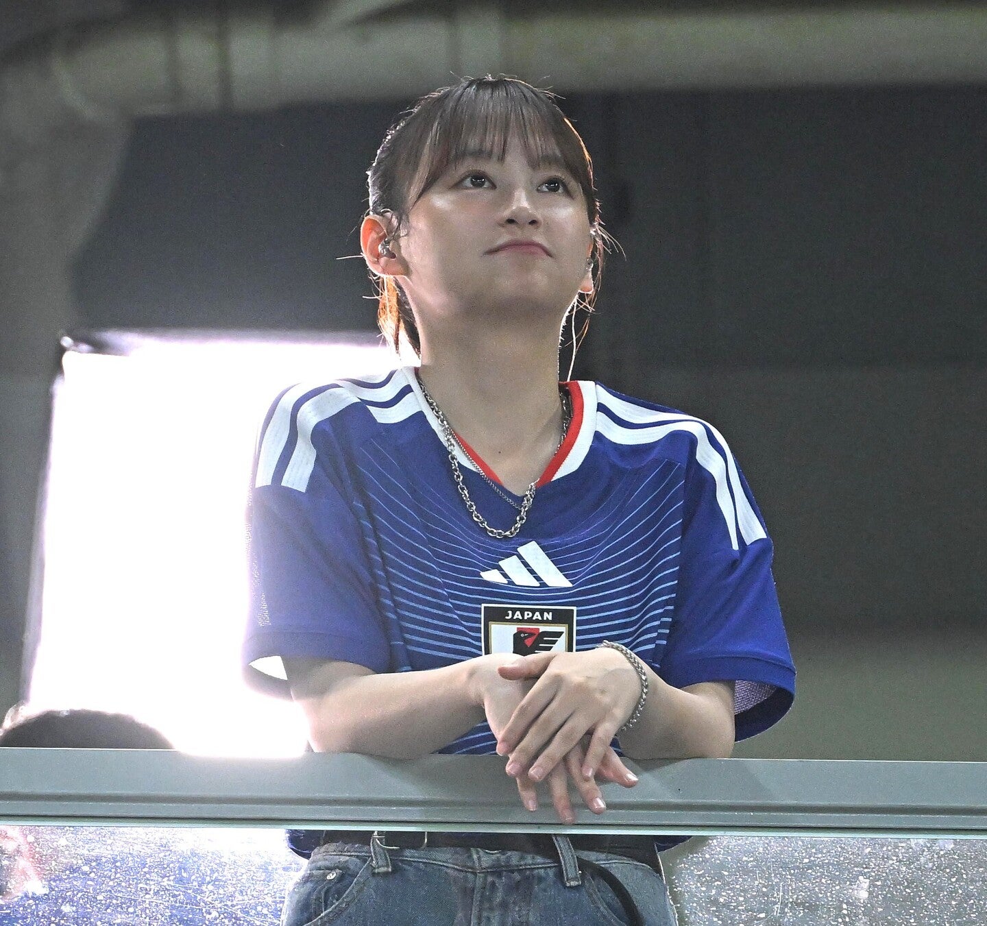 日本のGS３試合を現地でレポートした女優の影山優佳さん。写真：金子拓弥（THE DIGEST写真部／JMPA代表撮影）