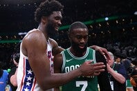 セルティックスは生え抜きのブラウンを、同地区のライバルに放出。リーグ全体を揺るがすトレードとなった。(C)Getty Images