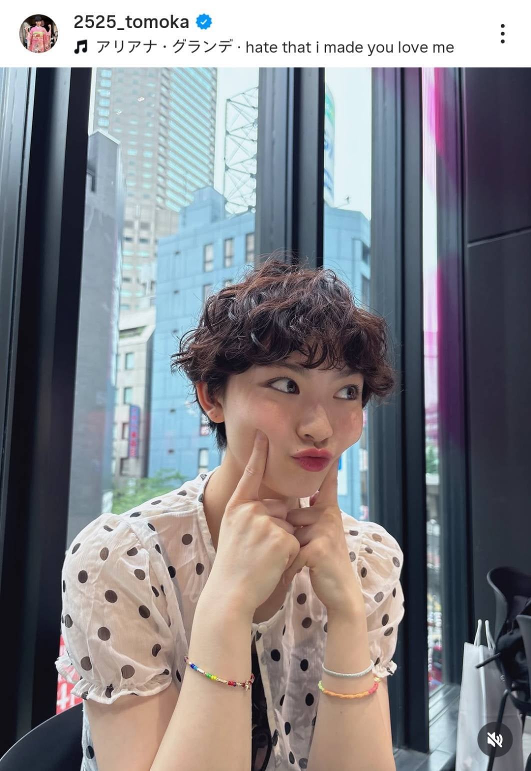 パーマをかけてイメチェンしたバドミントン女子の宮崎友花。画像は本人のインスタグラムのスクリーンショット。