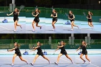 ボレーを得意とする吉岡希紗選手。後ろ足を決めると同時にラケットをセット（５コマ目）。前足を踏み込みながら、ラケットを「前から前」に押し出すのがコツだという（７～９）。(C)THE DIGEST