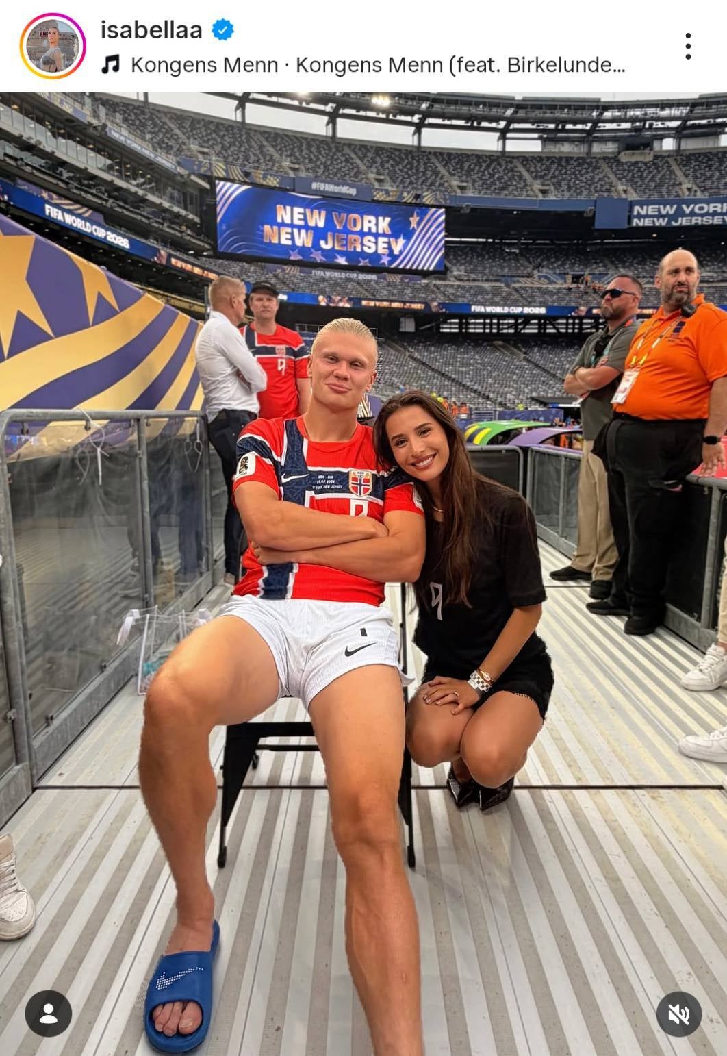 ハーランドがブラジル戦で２G。隣は恋人のイザベルさん。画像は本人のインスタグラムのスクリーンショット。