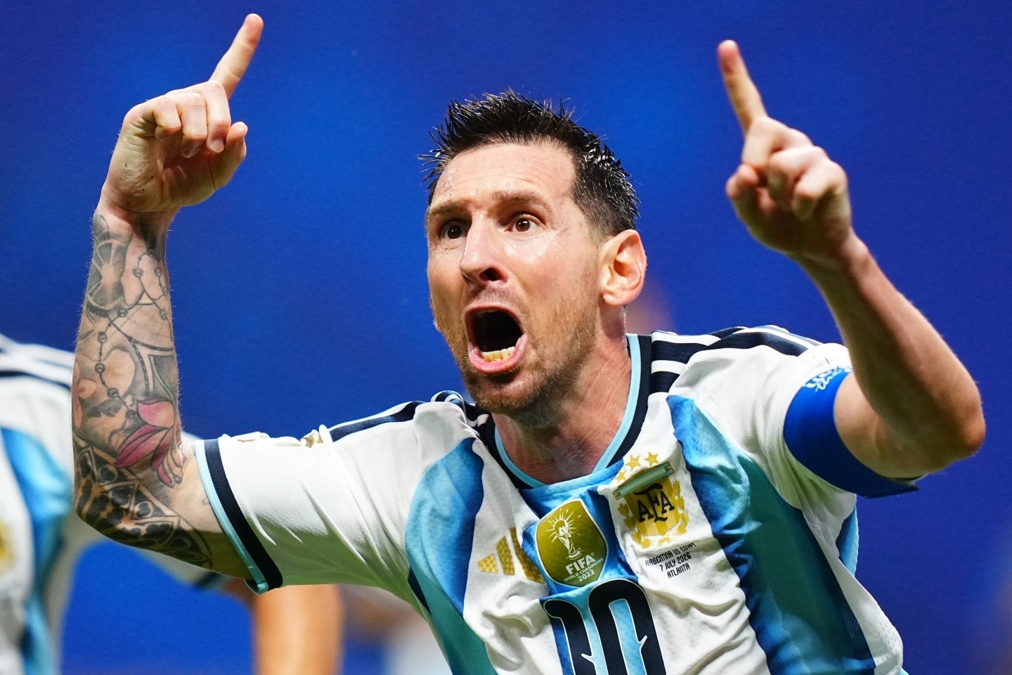 “神ボレー”を決めたアルゼンチン代表のメッシ。(C)Getty Images