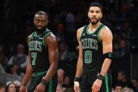 テイタム(右)が相棒ブラウン(左)への想いを語った。(C)Getty Images