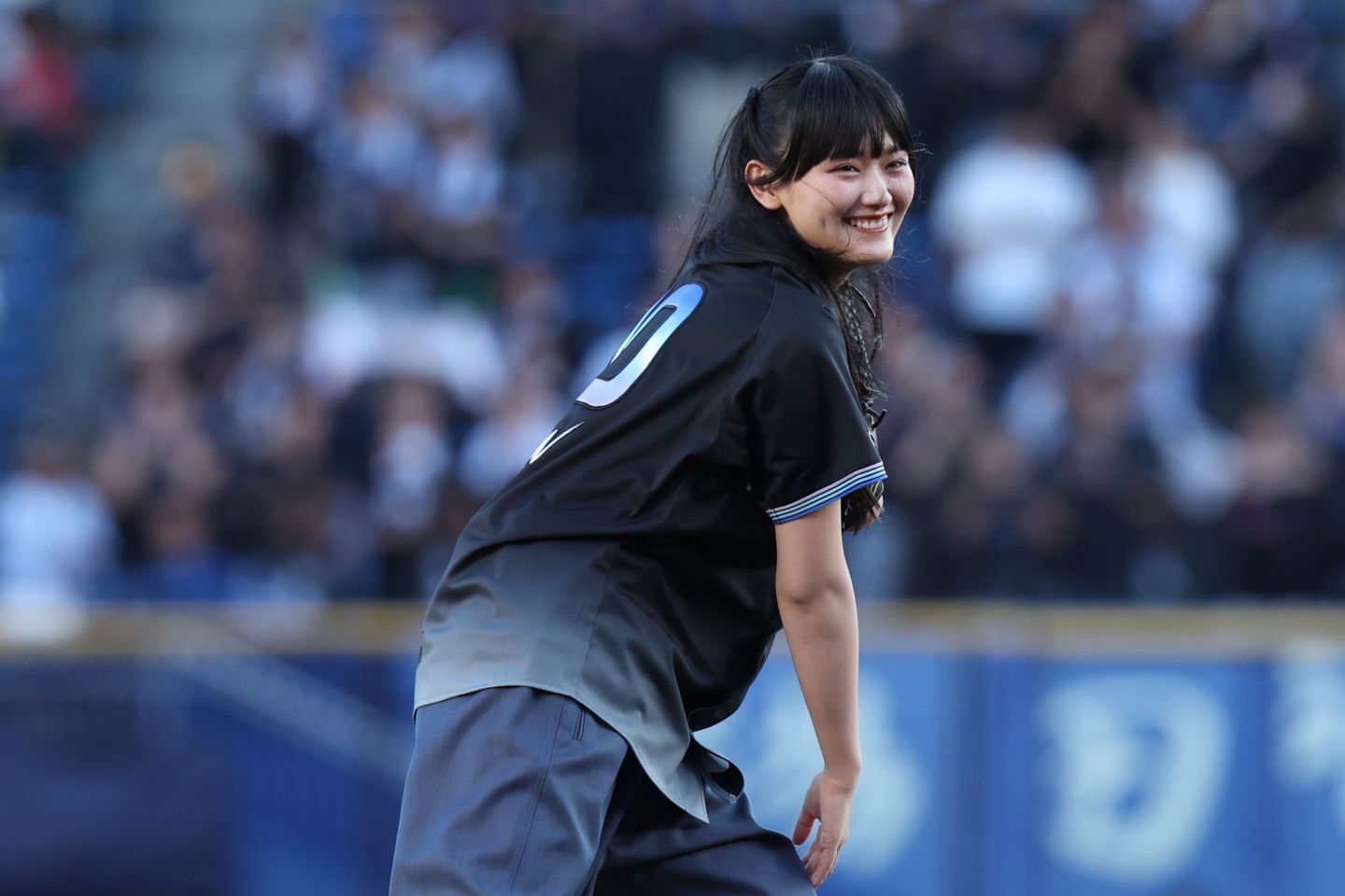 ロッテの始球式に登場した櫻坂46の山﨑天さん。写真：球団提供