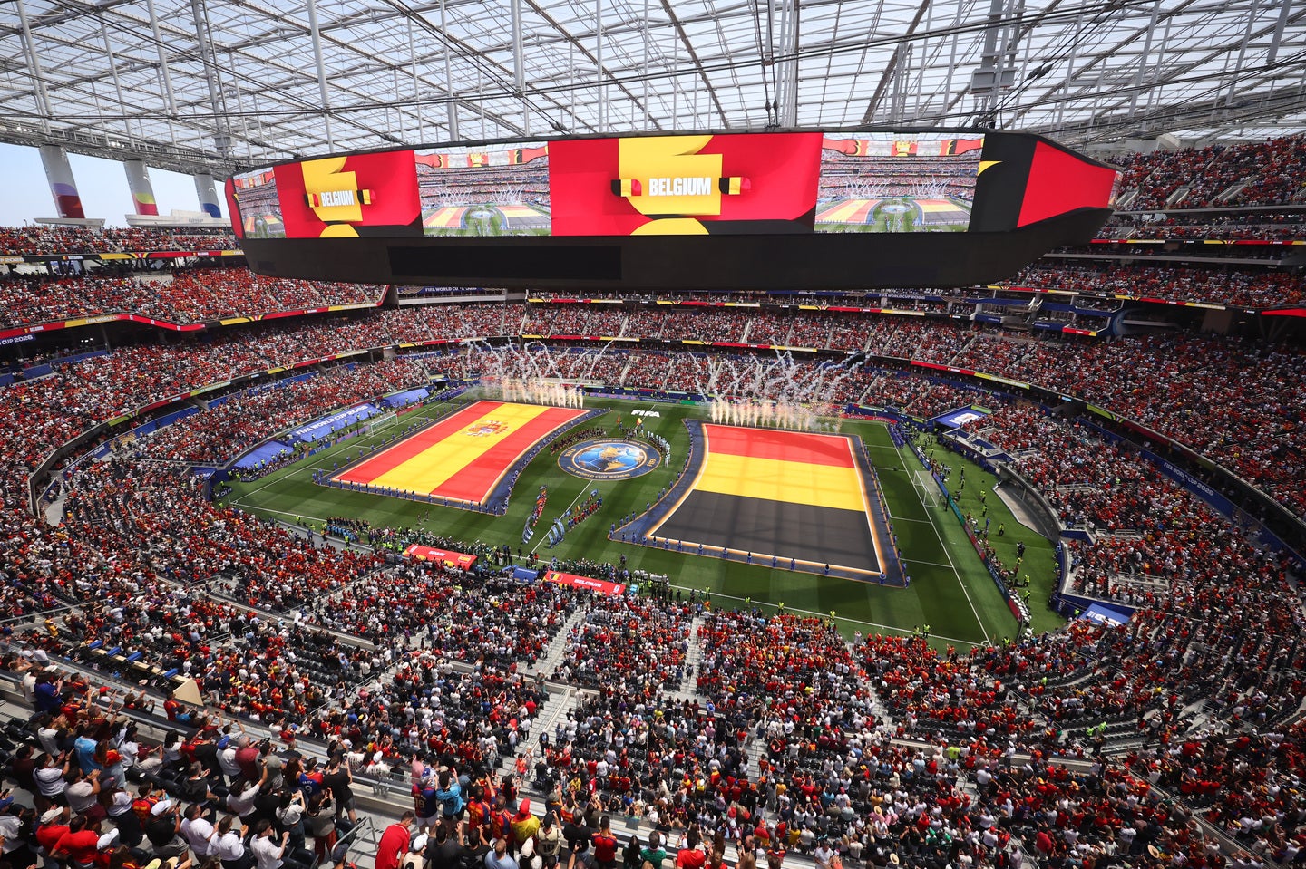 W杯準々決勝の試合前セレモニーに登場したZ世代を中心に人気を集めるポップスターに大きな注目が集まった。(C)Getty Images