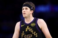 リーブスがヘッドバンドを着用し始めた理由を明かした。(C)Getty Images