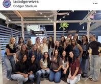 ディナーショットをアップしたドジャースの奥さま会。写真：公式インスタグラム投稿（＠ ladodgerwives）
