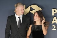 ノルウェー代表FWハーランドと恋人のイザベルさん。(C)Getty Images