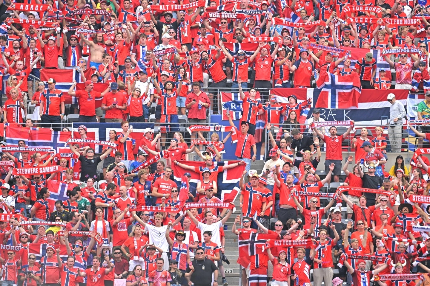 ノルウェー代表とサポーターが一体となる“バイキング・ロー”は、今大会の大きな話題となった。写真：金子拓弥（THE DIGEST写真部／JMPA代表撮影）