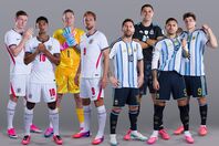 W杯準決勝で激突するイングランドとアルゼンチンの選手たち。(C)Getty Images
