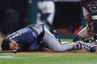 オールスター戦の３回に死球を受けて倒れ込んだレイズのカミネロ。(C)Getty Images