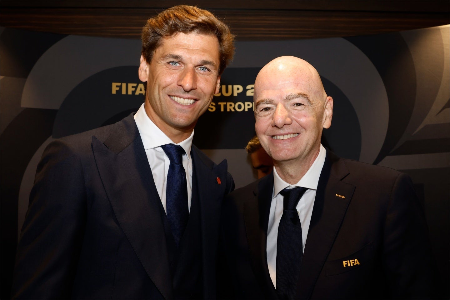 FIFAのジャンニ・インファンティーノ会長（右）は64か国制を打ち出した。(C)Getty Images