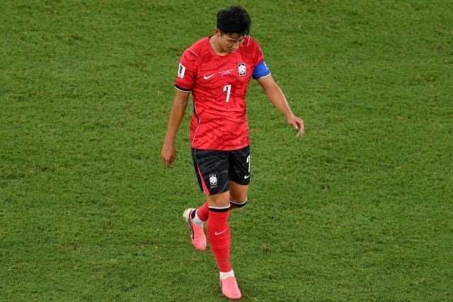 北中米W杯でGS敗退に終わった韓国代表。主将を務めたソン・フンミンはうつむいてピッチを去った。(C)Getty Images
