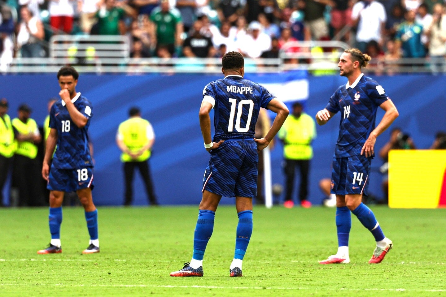 フランスは前半だけで４失点を喫した。(C)Getty Images