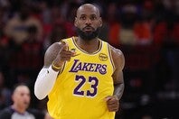 レブロンがヒートに復帰するためには、大金をあきらめる必要がある。(C)Getty Images