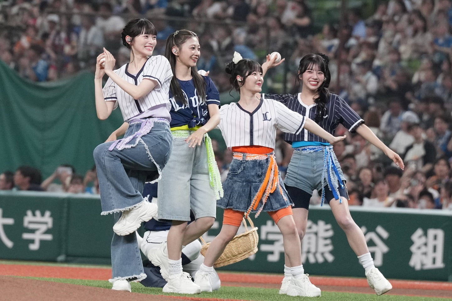 西武の始球式に大人気アイドルグループ「CUTIE STREET」が登場した。写真：球団提供