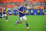 日本代表の堂安律の妻・明松美玖さんが長女のお宮参りを報告した。写真：金子拓弥（THE DIGEST写真部／JMPA代表撮影）