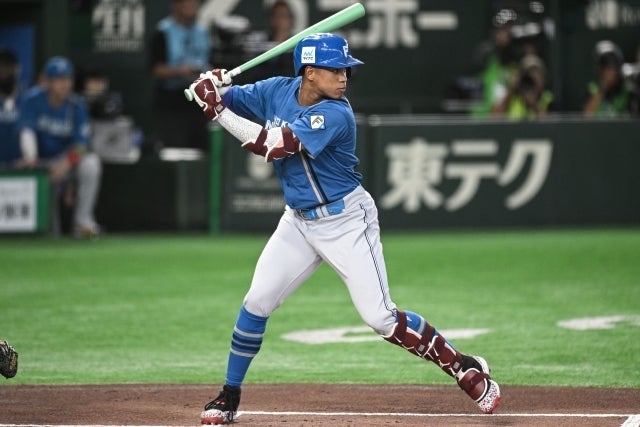 オールスター第１戦に１番ライトでスタメン出場した万波。写真：鈴木颯太朗