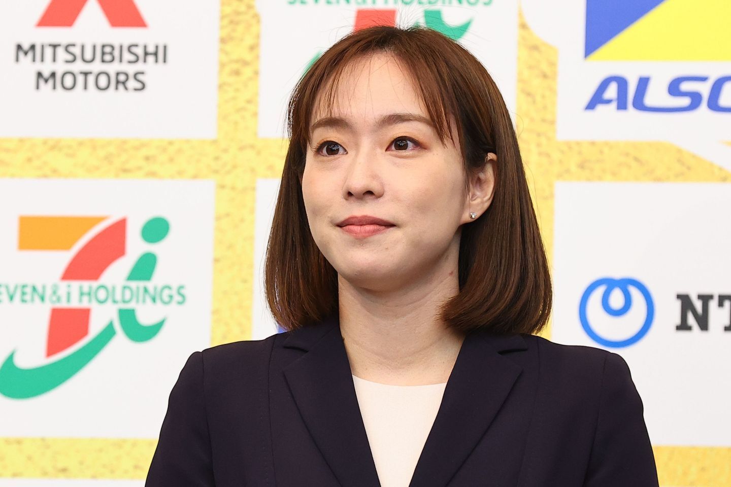 インスタグラムで大玉スイカを披露した石川さん。写真：梅月智史（THE DIGEST写真部）