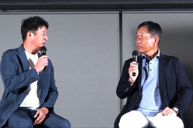 野球に関し、さまざまなテーマを語り合った（左から）平石氏と辻氏。(C)THE DIGEST