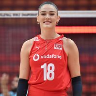 クラブで三冠を達成し、代表でもネーションズリーグを制したギュネシュ。キャリアの春を謳歌している。(C)Getty Images