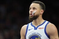ウォリアーズは引き続きカリーを中心に優勝を目指すのか、それとも…。(C)Getty Images