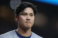 現地メディアは「打撃を優先して取り組んでいる」と大谷の現状を分析。はたして、投手復帰はいつに？ (C) Getty Images