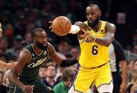ブラウン(左)を筆頭に、レブロン(右)がシクサーズにもたらす効果は計り知れない。(C)Getty Images