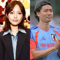 結婚&妊娠を発表した川口春奈と板倉滉。(c)Getty Images、(C)SOCCER DIGEST