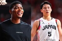W杯予選に向けた日本代表合宿参加が決まった八村塁（左）と河村勇輝（右）。写真：梅月智史（THE DIGEST写真部）
