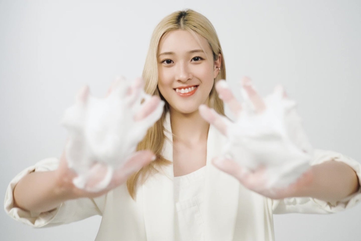 バレーボール女子日本代表の佐藤淑乃。アルソアの新ミューズに就任した。写真：アルソア慧央グループ提供