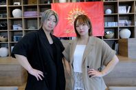 8.8後楽園大会では、シングルマッチに挑む彩羽匠（左）とSareee（右）。ともに敗れればタッグ解散と宣言した。写真：橋本宗洋