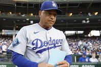 先発投手の交代タイミングを巡る采配が注目されたドジャースのロバーツ監督。(C)Getty Images