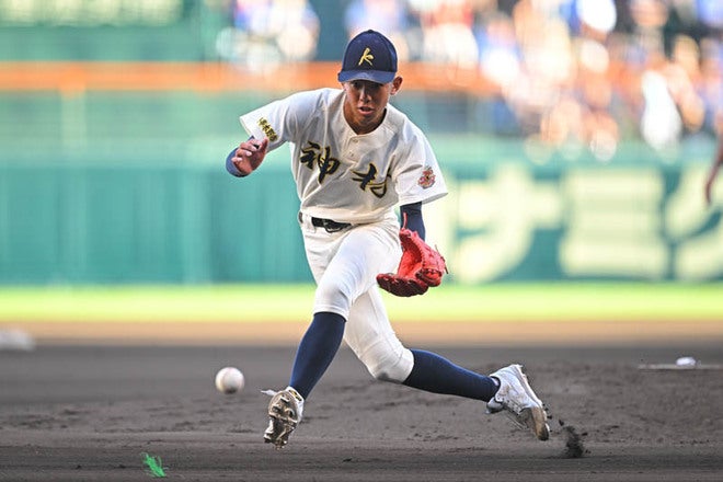厳選ショット】主将・梶山が3安打！九州勢対決を制した神村学園が2年