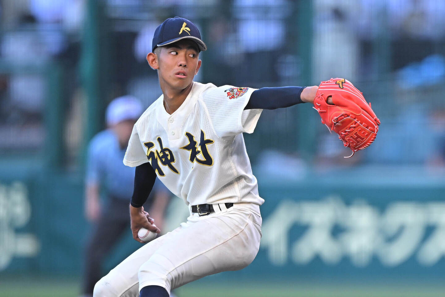 ５回に登板してピンチを切り抜け、その後も安定感抜群の好投を見せた神村学園の龍頭　写真：THE DIGEST写真部