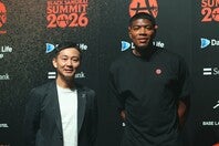『BLACK SAMURAI SUMMIT 2026』の会見に登壇した八村とJBAの島田会長。写真：永島裕基