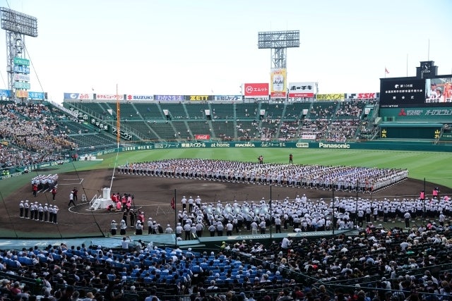 高校球児による“熱戦”が繰り広げられている甲子園球場。ただ小林氏によればNPBのナイターでは、暑さの面でトップ３に入らないという。写真：梅月智史（THE DIGEST写真部）