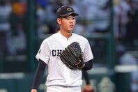 投打に優れたスケールを見せ、プロのスカウト陣の注目を集めた中京・鈴木　写真：THE DIGEST写真部