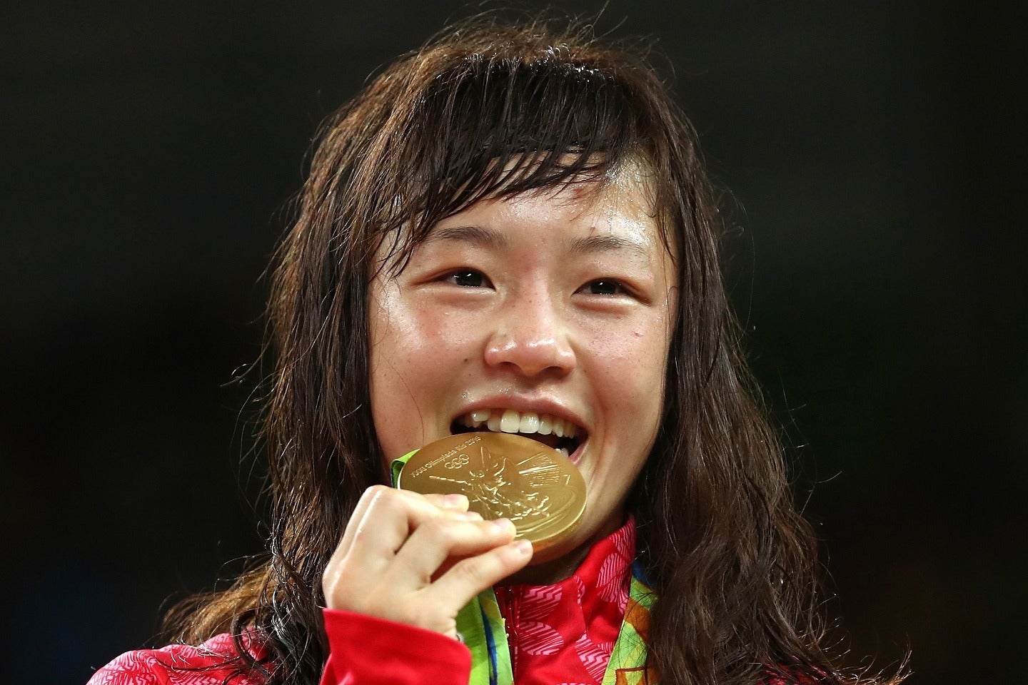 人生初の相撲体験を楽しんだ元レスリング女子五輪金メダリストの登坂さん。(C) Getty Images