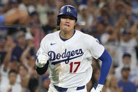 左ひざに違和感を抱えながらプレーを続ける大谷は、ロイヤルズ戦で４打数２安打１盗塁と躍動した。(C)Getty Images