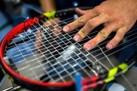 ゲージを太くした時に気になるのが、ラケットの重さや打球感の変化。実際にプレーへはどれほどの影響があるのだろうか（※写真はイメージ）。（C）Getty Images