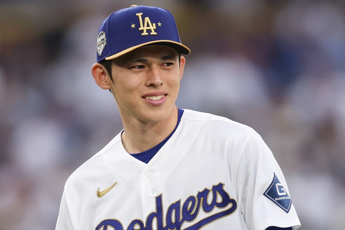 ドジャースの佐々木。ロイヤルズとの試合前、世界的な人気者と共演した。(C)Getty Images