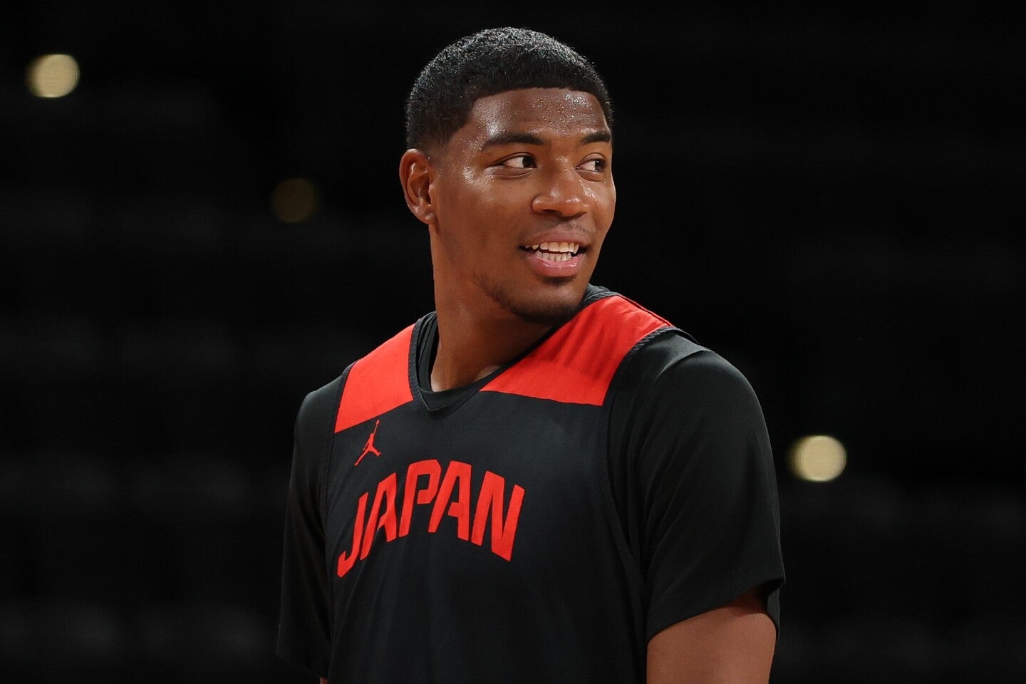 JAPANのシャツを着て練習に臨む八村。２年ぶりの代表戦出場が決まった。(C)Getty Images