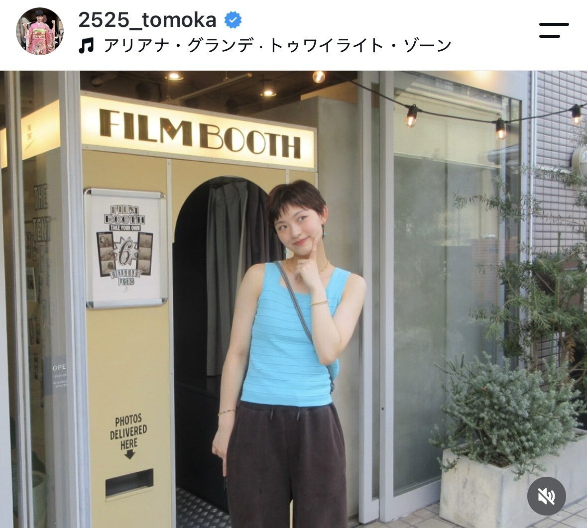 新ヘアスタイルを披露する宮崎。写真：公式インスタグラム（@2525_tomoka）のスクリーンショット。