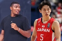 韓国戦でスタメン出場した八村（左）と河村（右）。写真：梅月智史（THE DIGEST写真部）、Getty Images