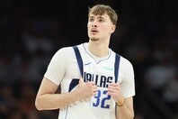 NBAの昨季新人王、フラッグのお宝カードを巡り、争奪戦が展開されそうな気配だ。(C)Getty Images
