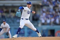 今季11勝を挙げるドジャースのロブレスキーがIL入りした。(C)Getty Images